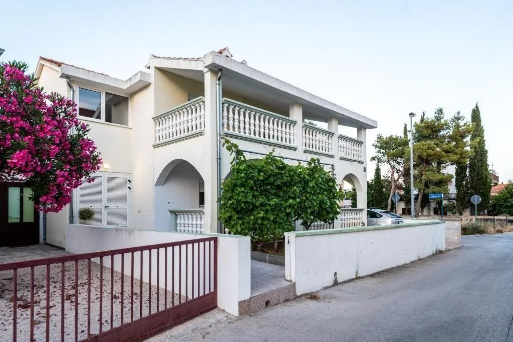 Apartments With Parking Space Vodice - 24553 - foto 1