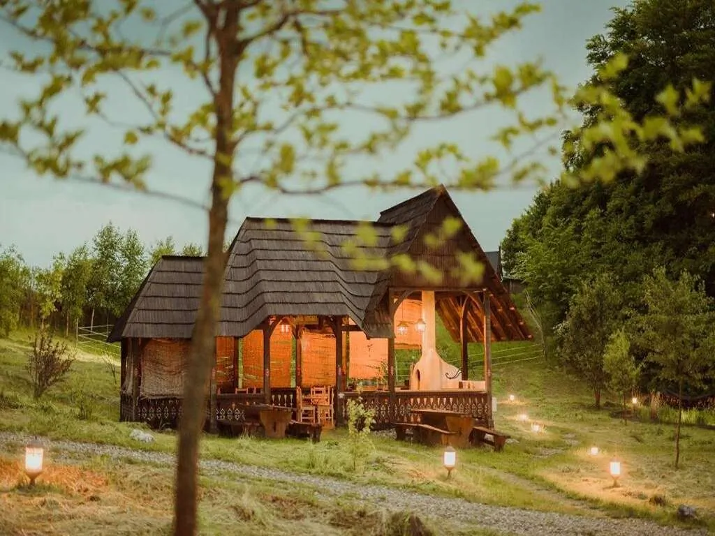 Raven's Nest - The Hidden Village in Transylvania Sub Piatră – Sub Piatră, România