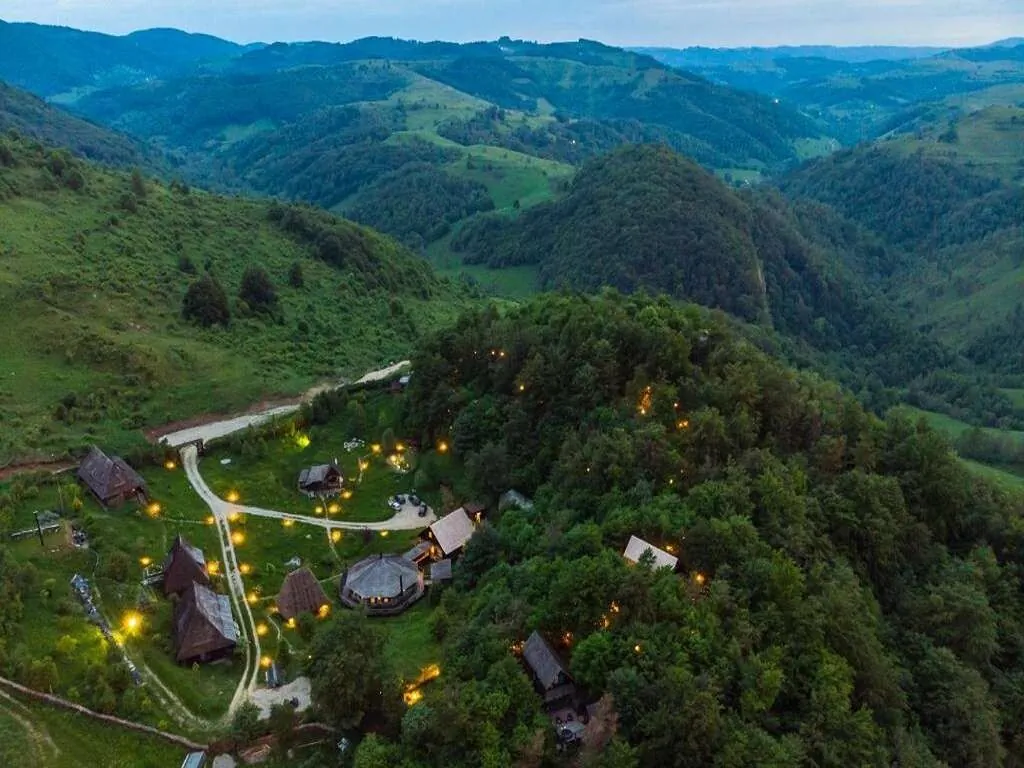Raven's Nest - The Hidden Village in Transylvania Sub Piatră – Sub Piatră, România