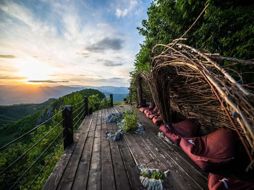 Raven's Nest - The Hidden Village in Transylvania Sub Piatră – Sub Piatră, România