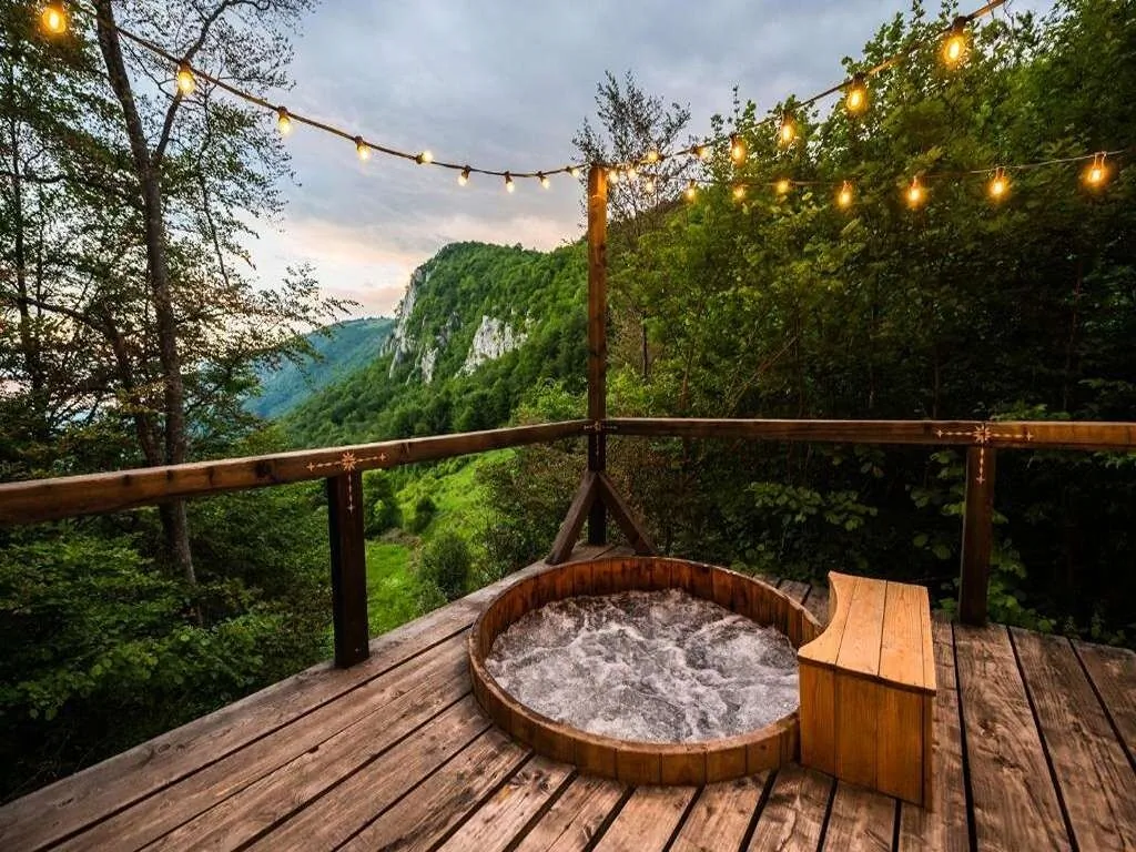 Raven's Nest - The Hidden Village in Transylvania Sub Piatră – Sub Piatră, România