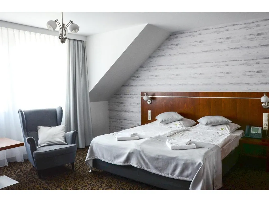 Hotel Azyl Kąty Wrocławskie - foto 2