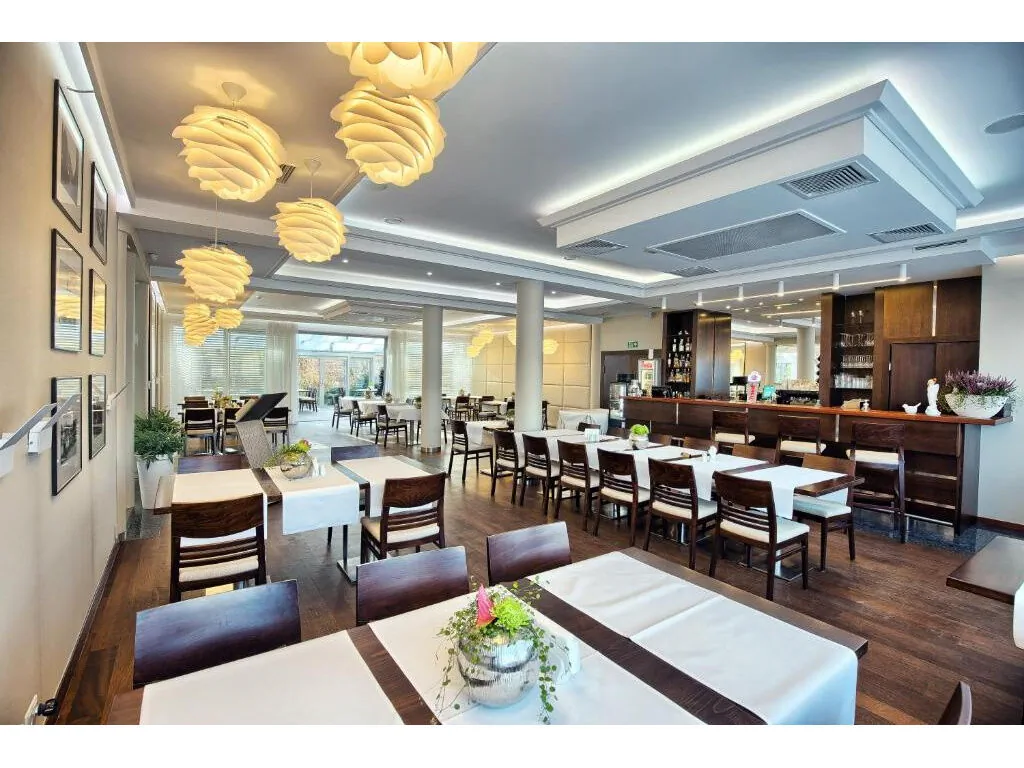 Hotel Azyl Kąty Wrocławskie - foto 4