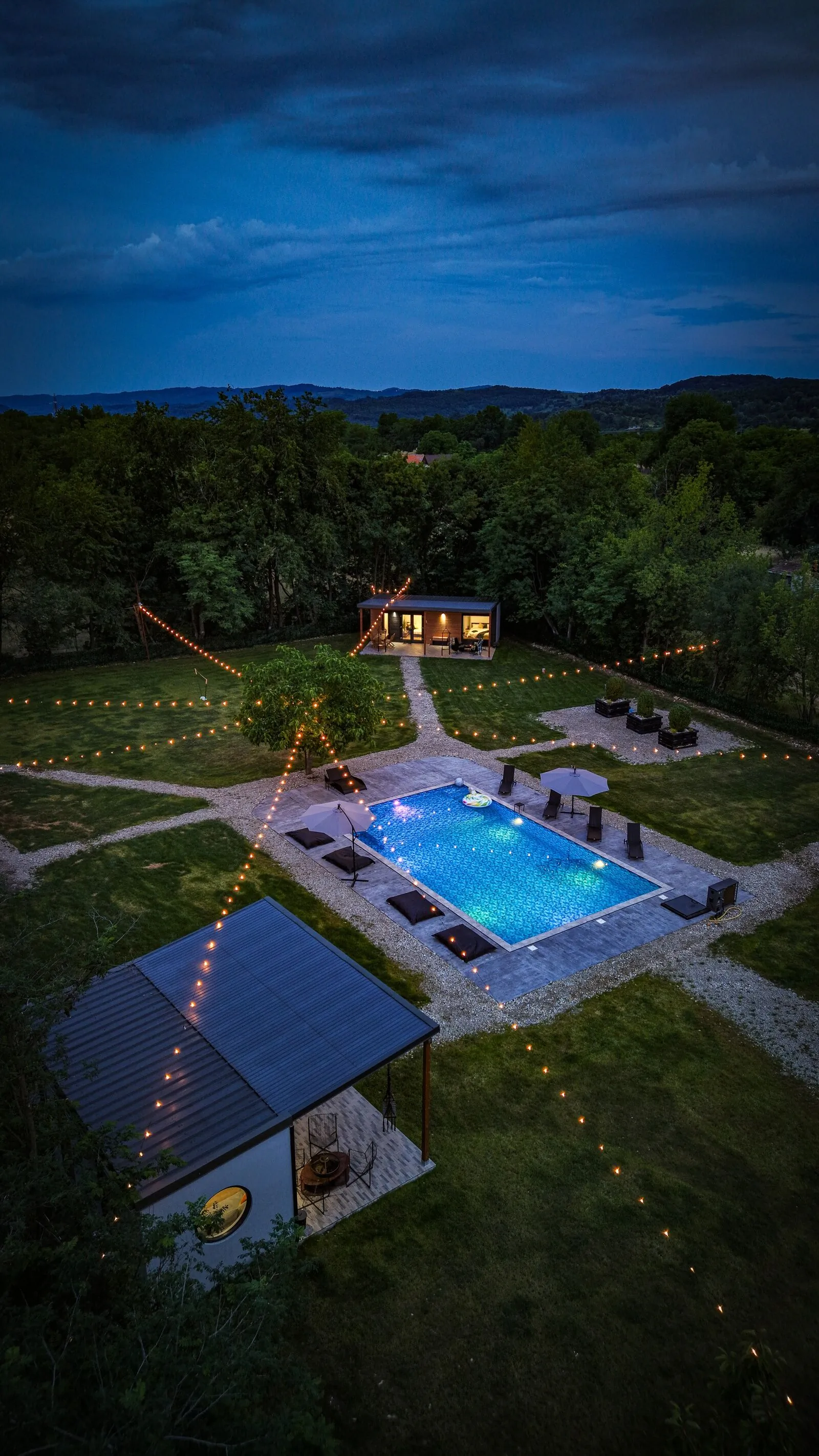 Badash Tiny Village- Tiny Houses with Heated Pool Polovragi – Polovragi, România