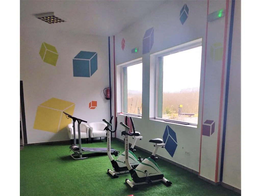 Apartament rodzinny 4-osobowy z balkonem z panoramicznym widokiem komfortowa Mazurska Chata Mikołajki – Mikołajki, Polonia