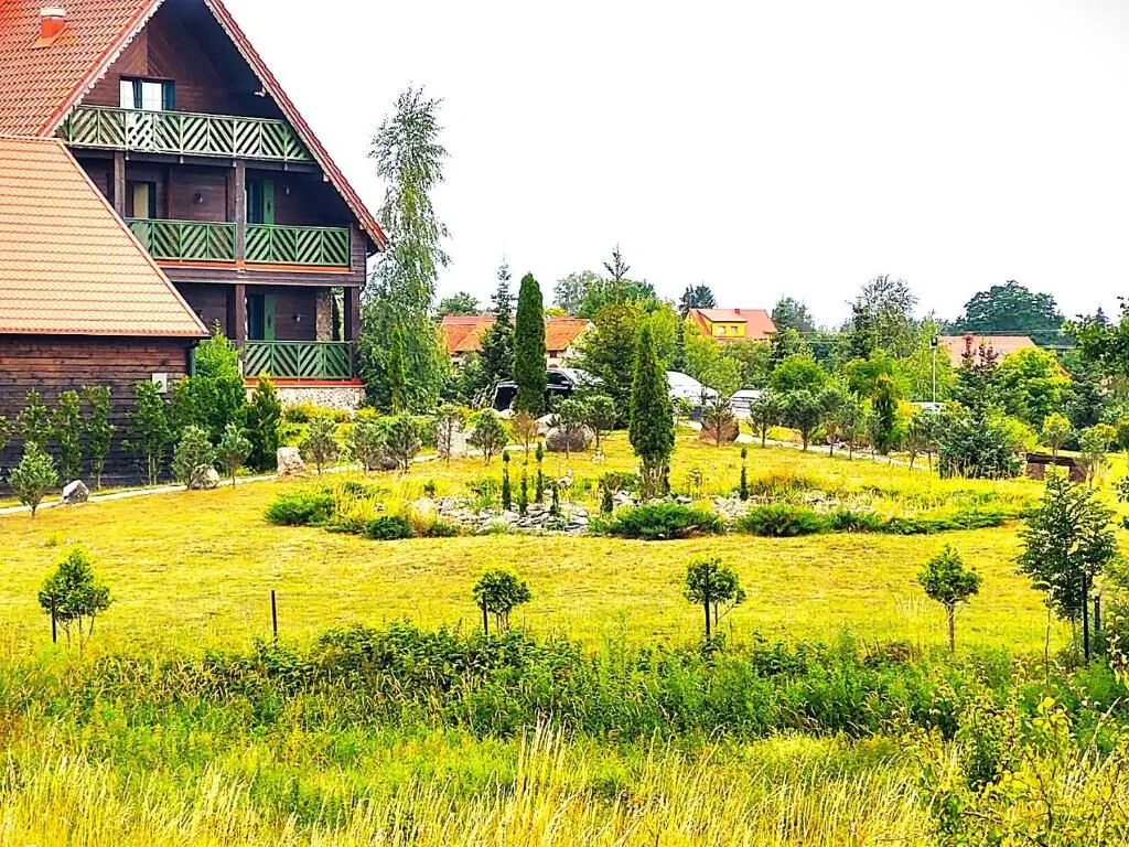 Apartament rodzinny 4-osobowy z balkonem z panoramicznym widokiem komfortowa Mazurska Chata Mikołajki – Mikołajki, Polonia
