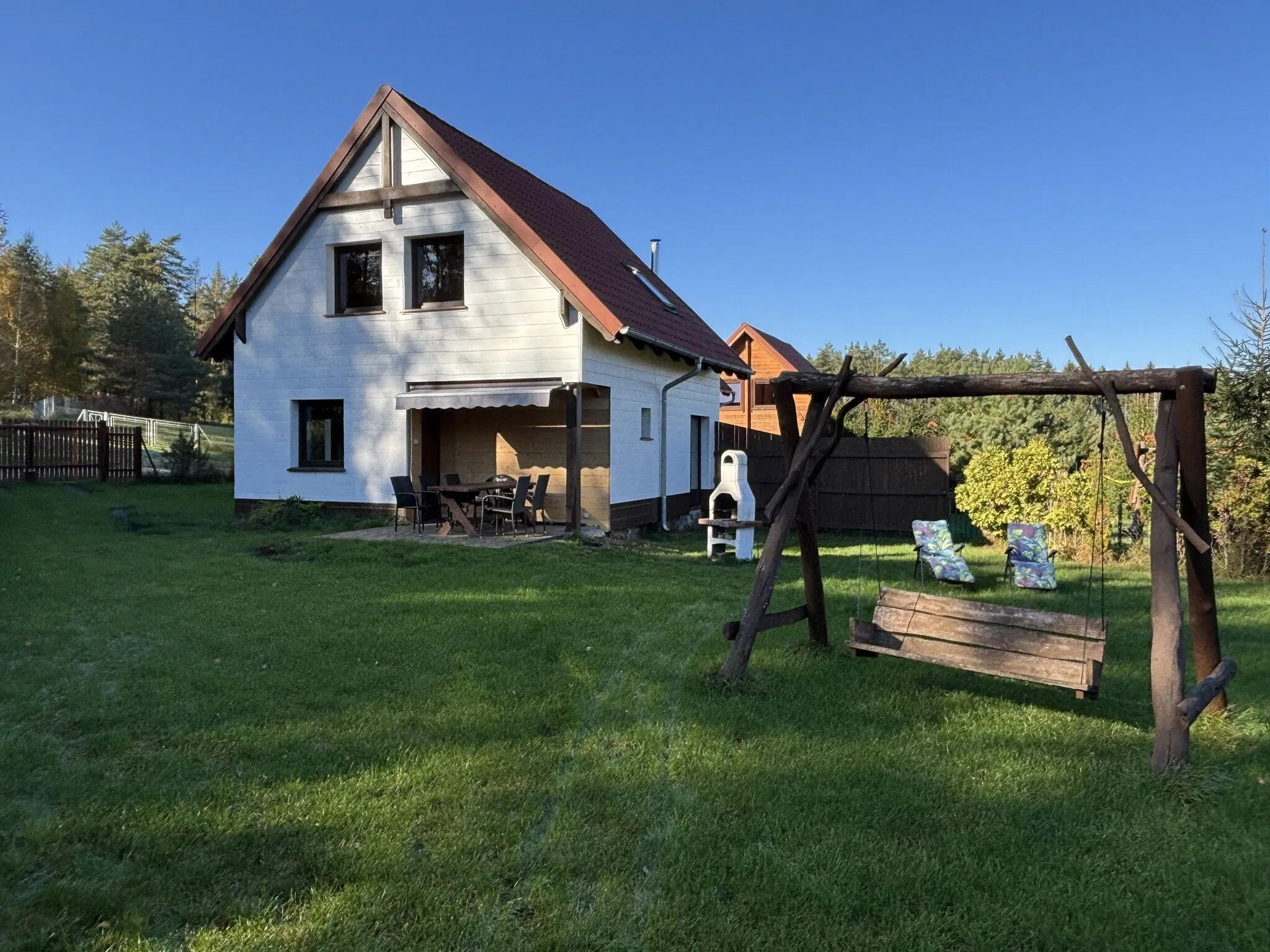Domki przy lesie nad Jeziorem Tałtowisko Skorupki – Ryn, Polonia