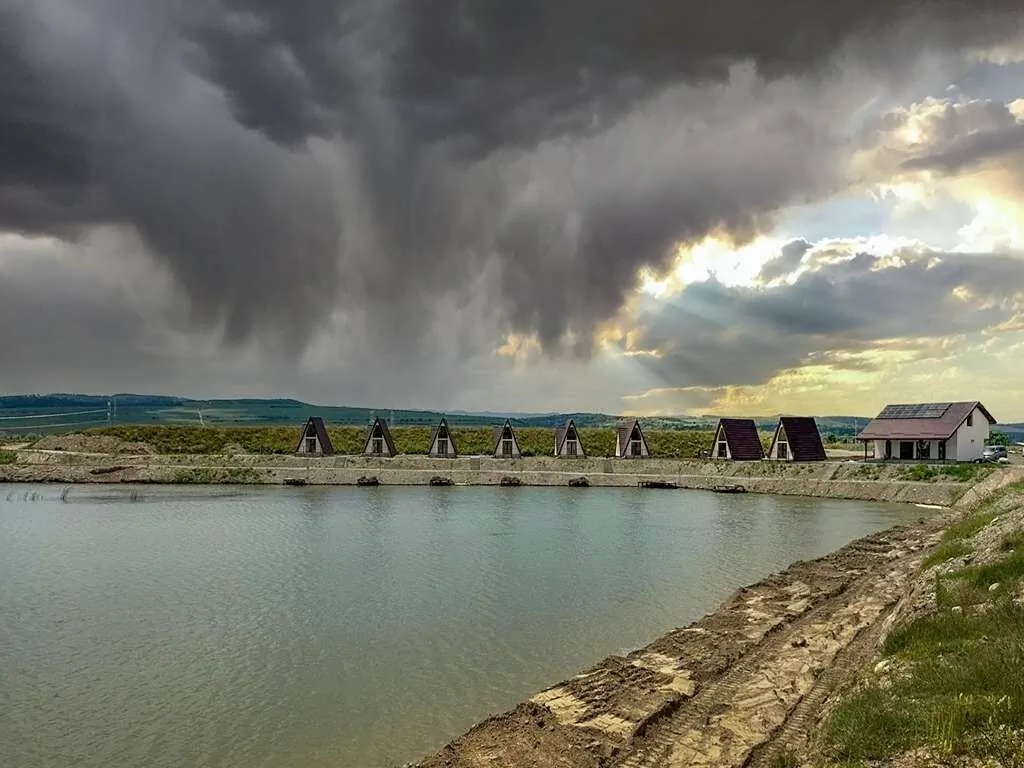 Lagos Lac de Pescuit Camping Căiuți – Căiuți, România