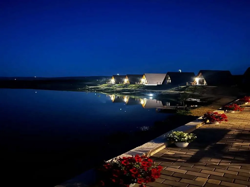 Lagos Lac de Pescuit Camping Căiuți – Căiuți, România