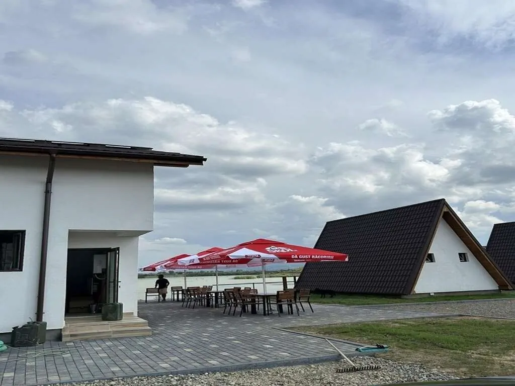 Lagos Lac de Pescuit Camping Căiuți – Căiuți, România