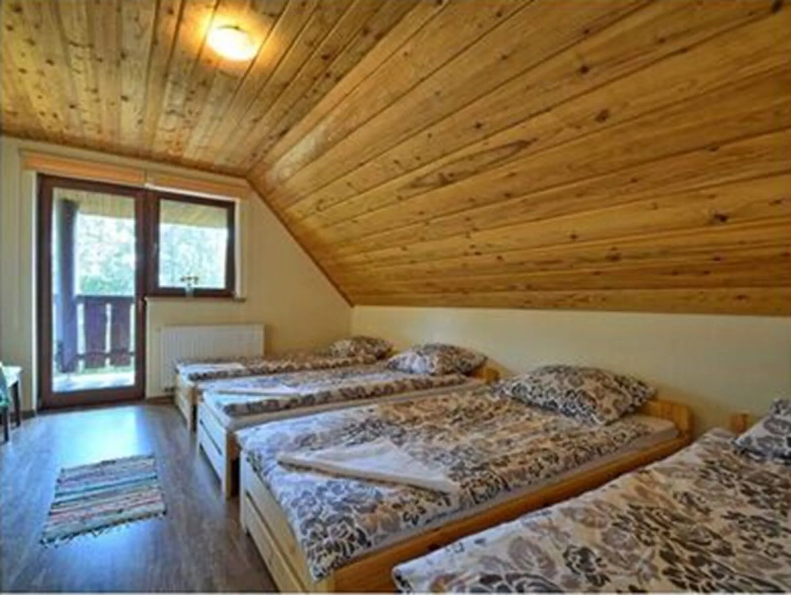 Dom na Skale Rabe, Czarna – Czarna, Polonia