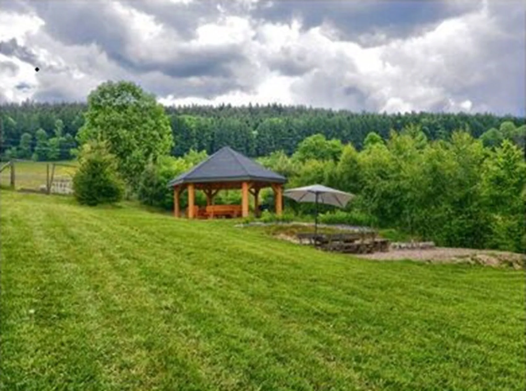 Dom na Skale Rabe, Czarna – Czarna, Polonia
