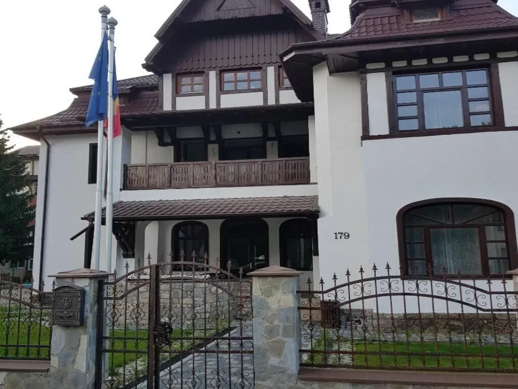 White Wood Chalet Buşteni – Buşteni, România