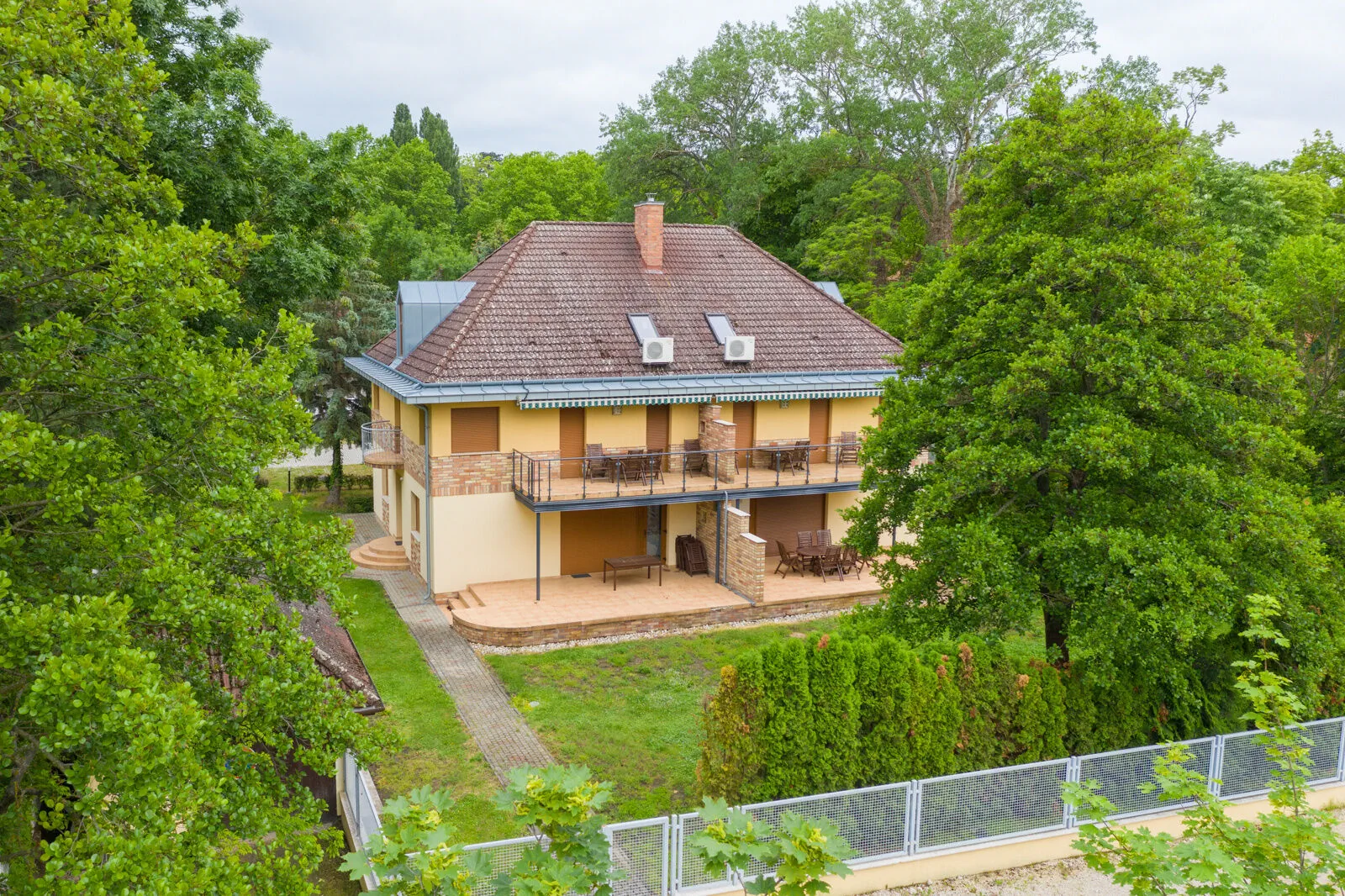 Villa Apartman - Hotel OTP Balatonszemes - foto 1