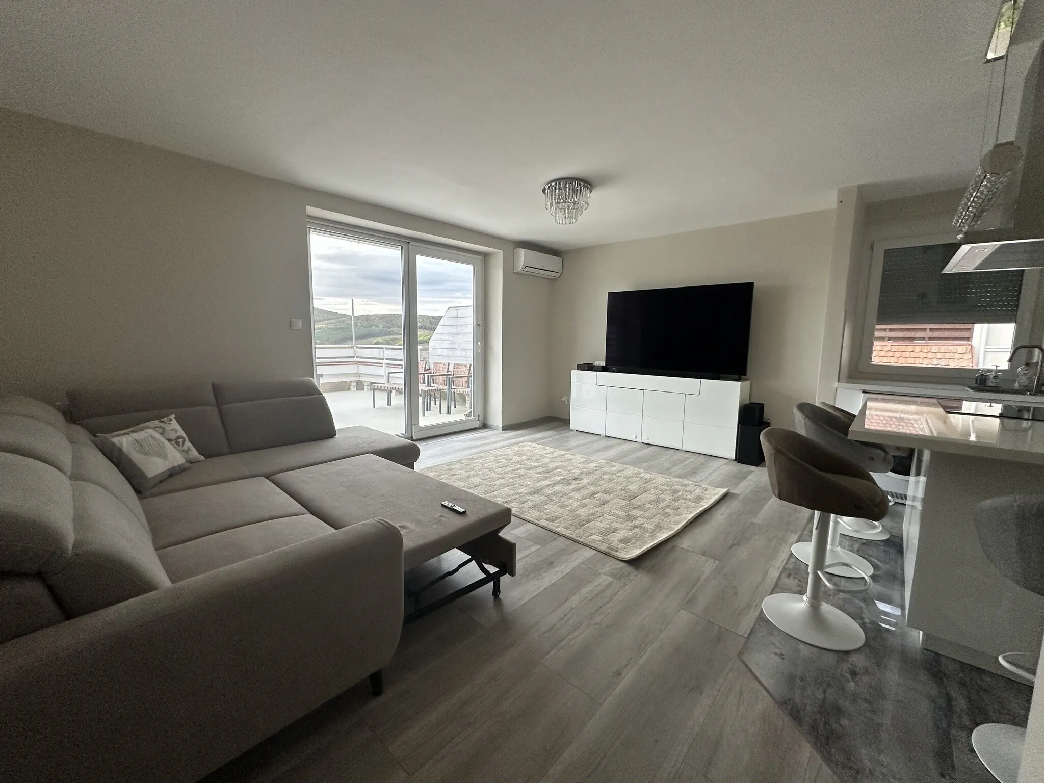 Panorámás Apartman Dunaszentmiklós – Dunaszentmiklós, Ungaria