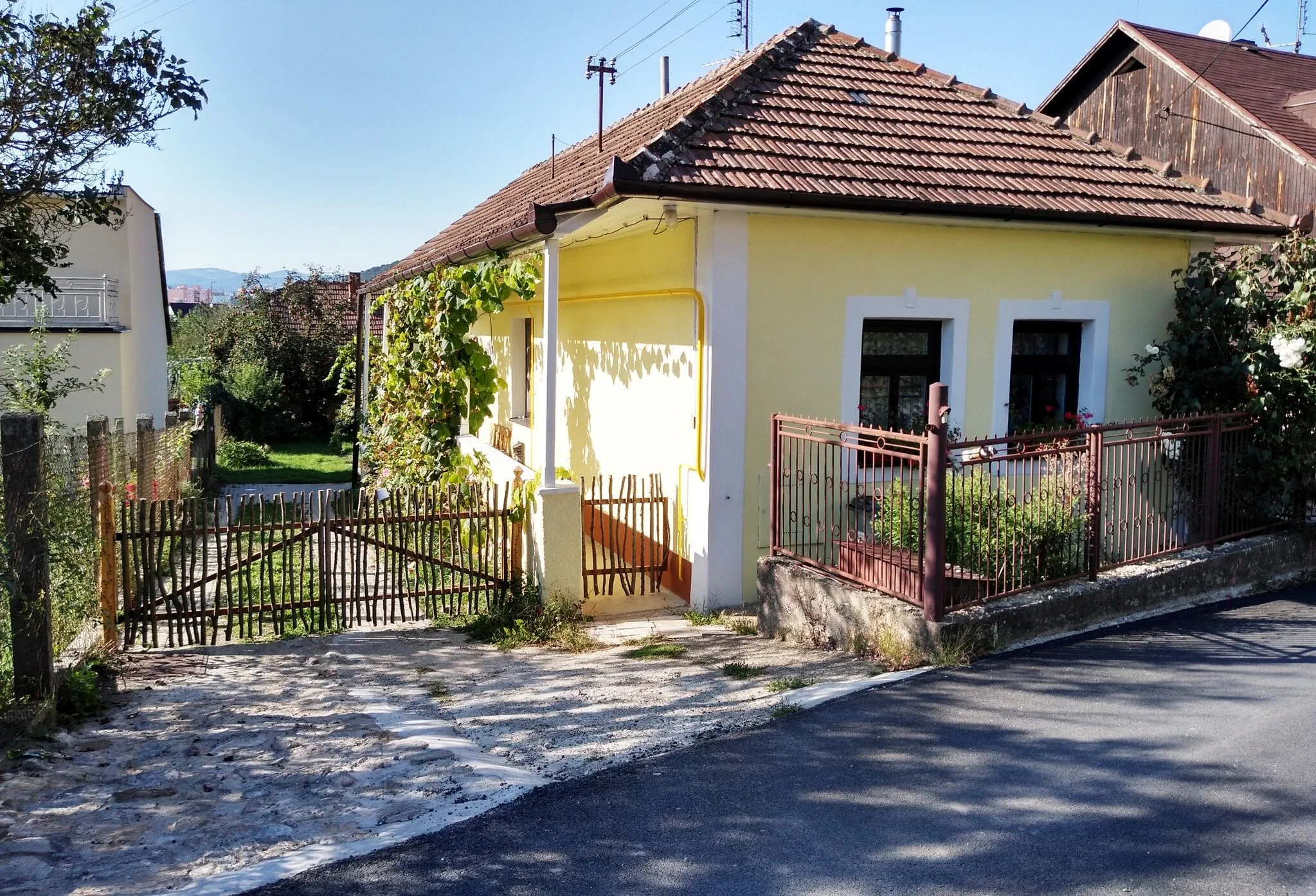 Chalúpka pod horou – Trenčín, Slovacia