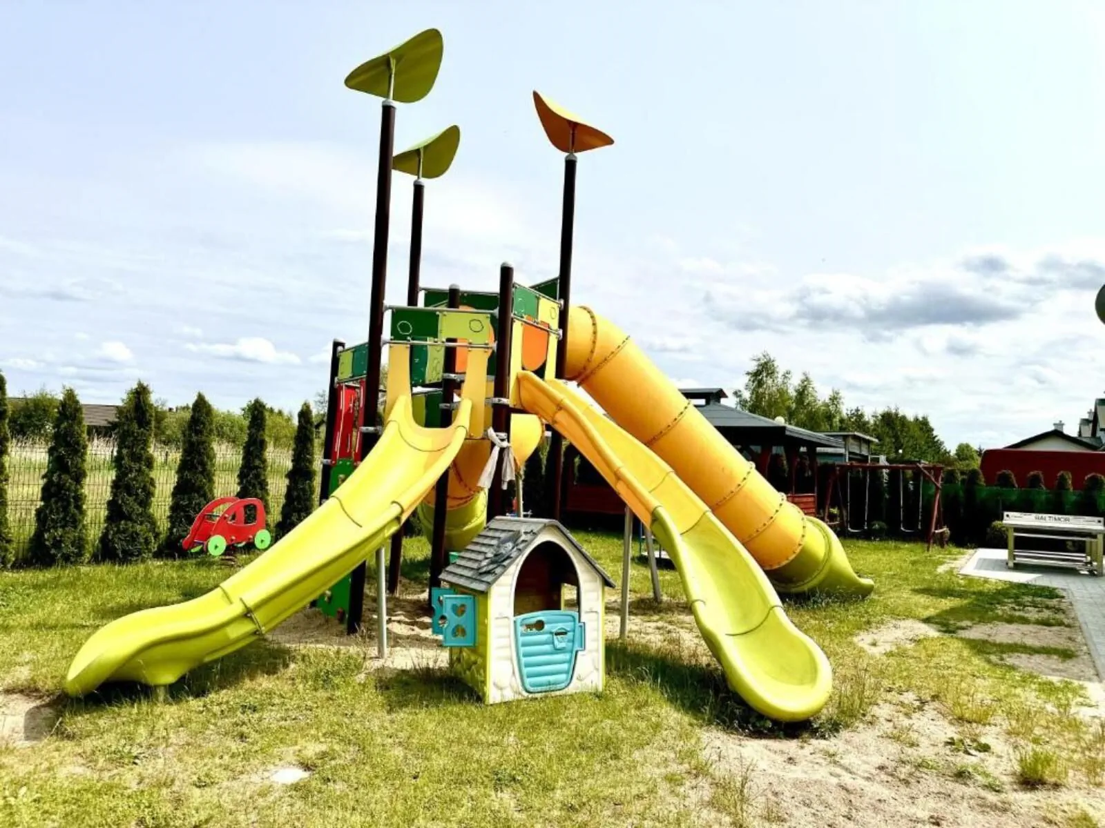 Domki i Pokoje Baltimor Grzybowo – Grzybowo, Polonia