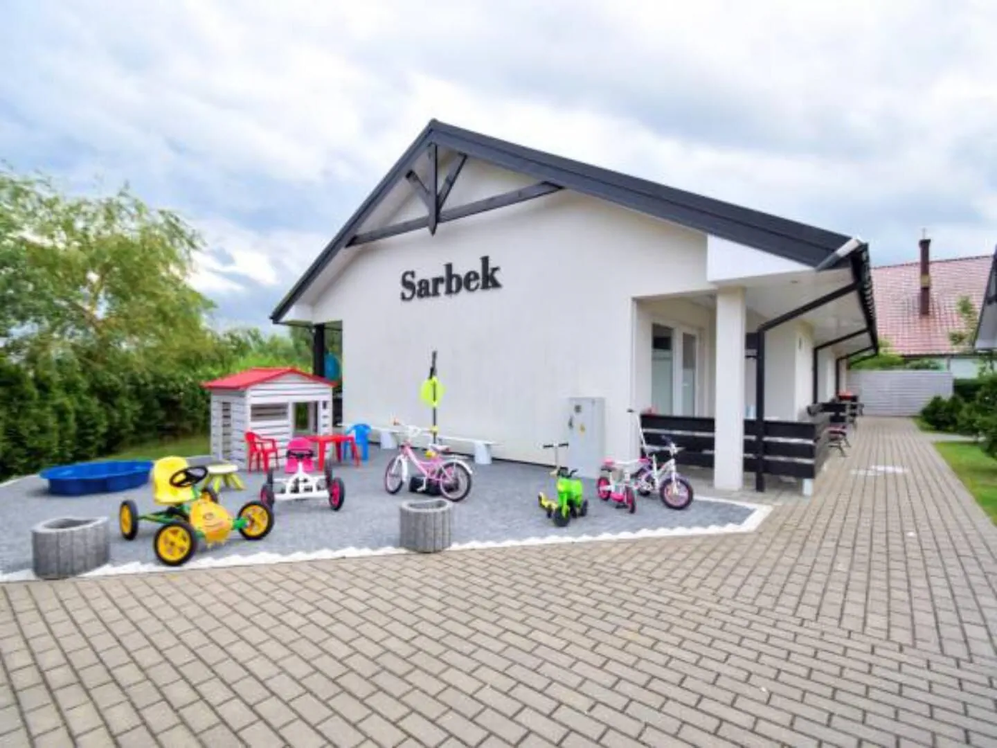 Domki Letniskowe Sarbek Sarbinowo – Sarbinowo, Polonia