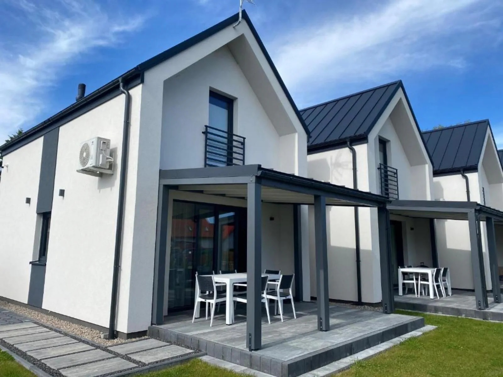 Sorella House Sianożęty  – Sianożęty, Polonia