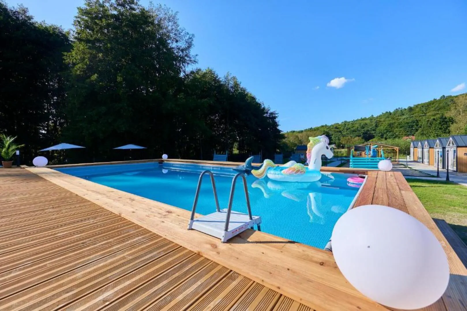 Turkusowa Osada - family resort - domki, basen, balia pod Międzyzdrojami – Wapnica, Polonia