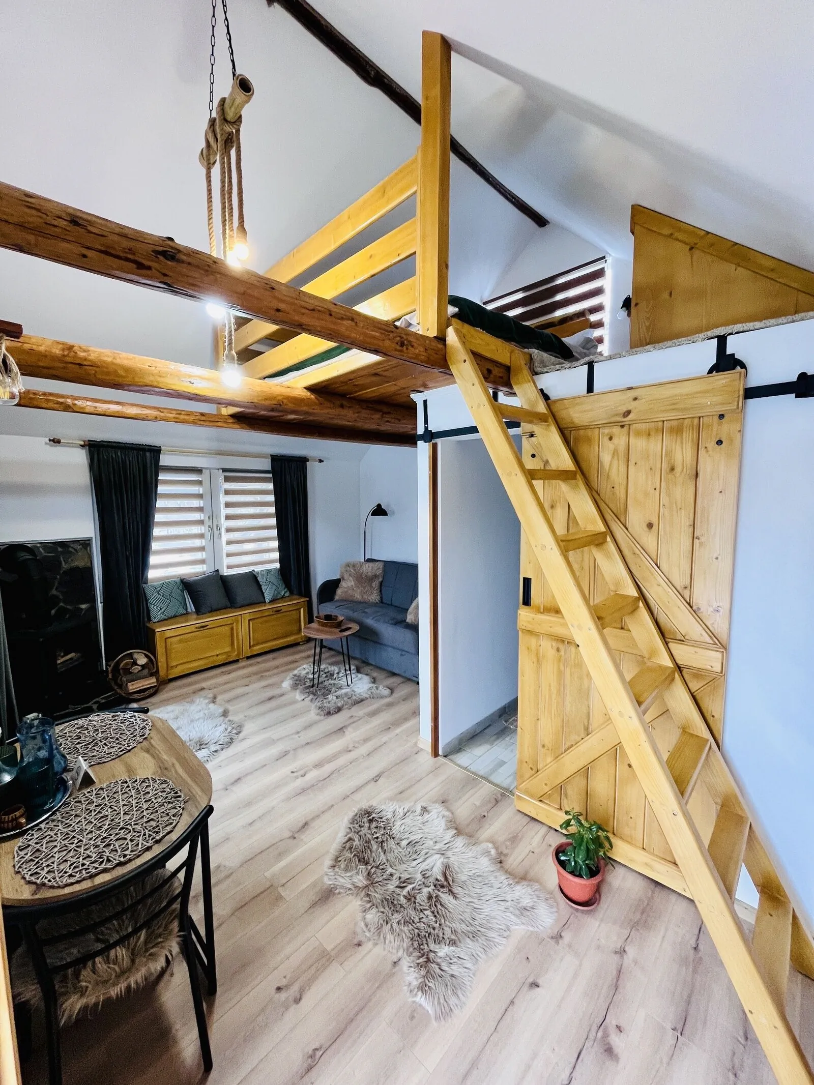 Escape Tiny Cabin Lereşti   – Lereşti, Rumunia