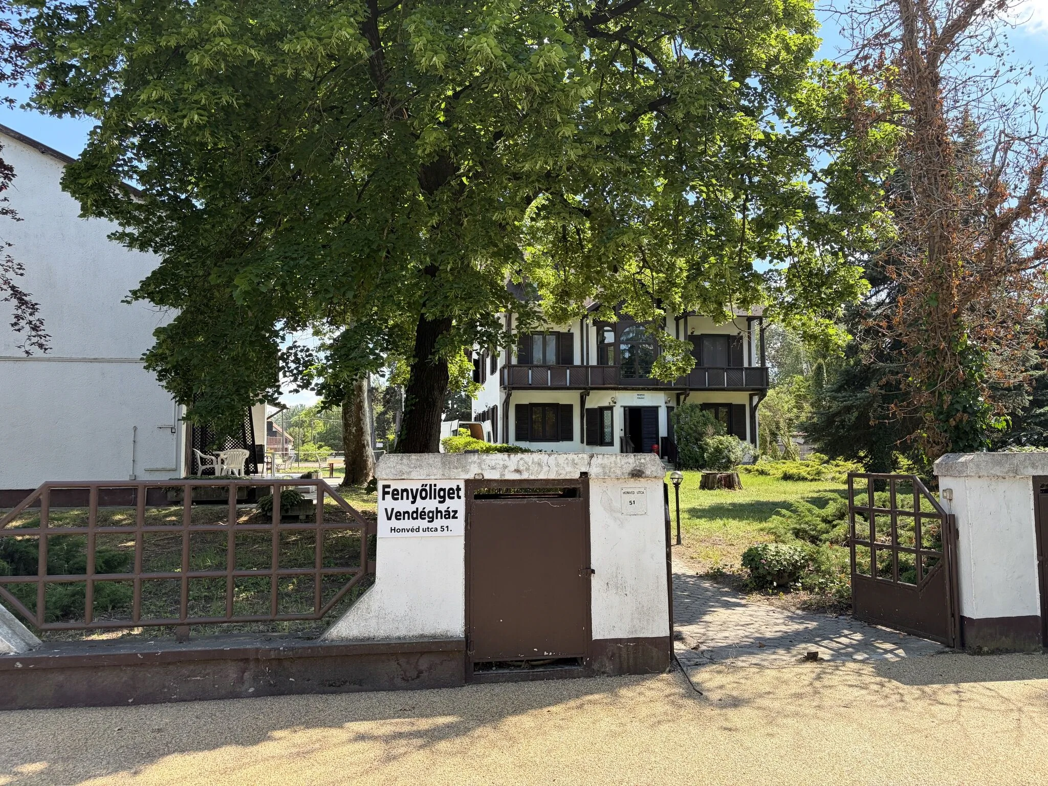 Fenyő Liget Vendégház Balatonlelle – Balatonlelle, Ungaria