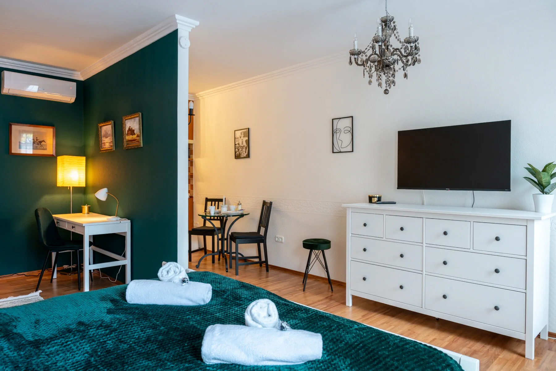 Romantic Studio with Secret Garden Budapest – Budapesta, Ungaria
