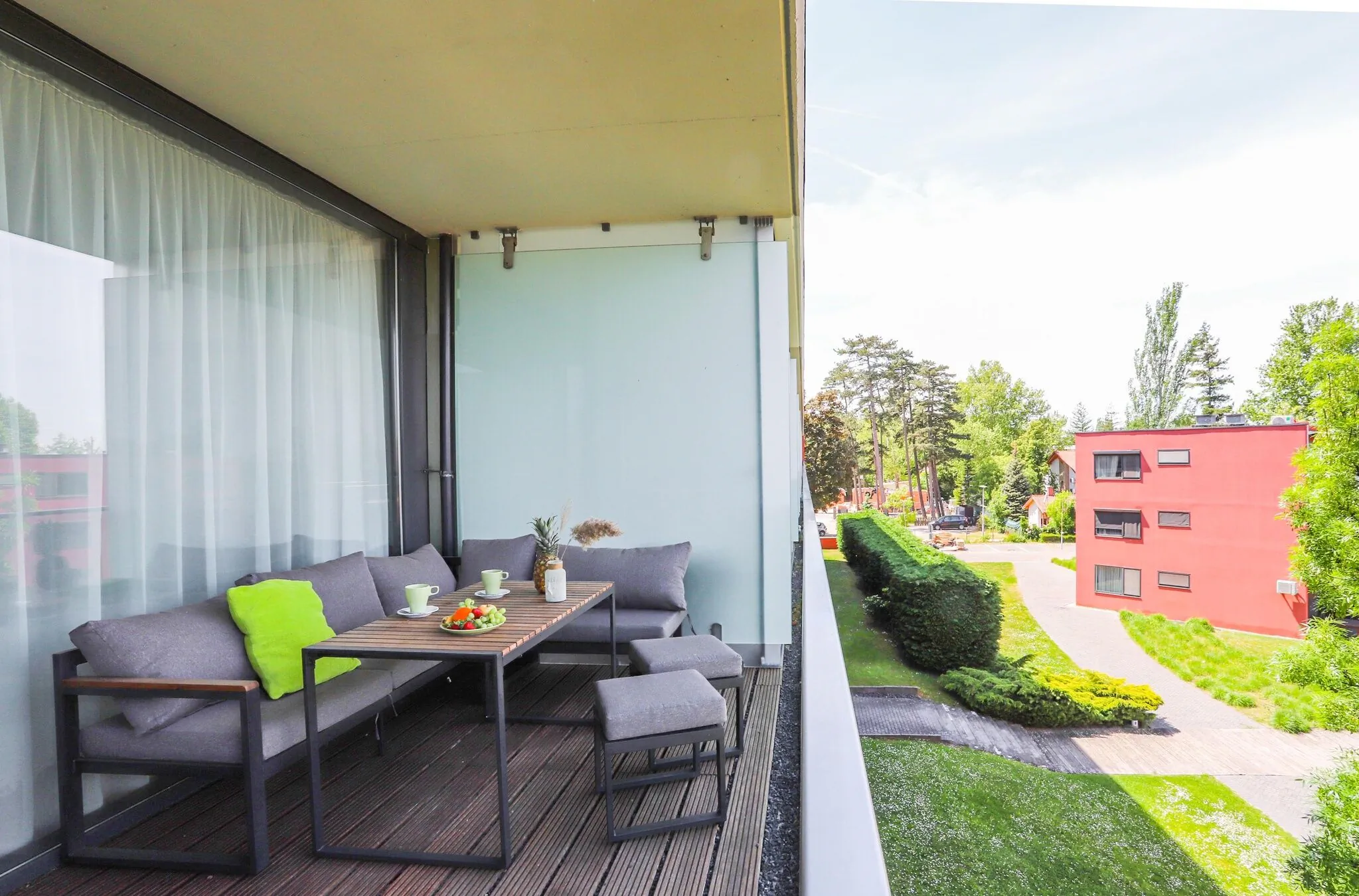 BL Lakeview with Pool Vízparti Medencés Apartman Balatonlelle – Balatonlelle, Ungaria