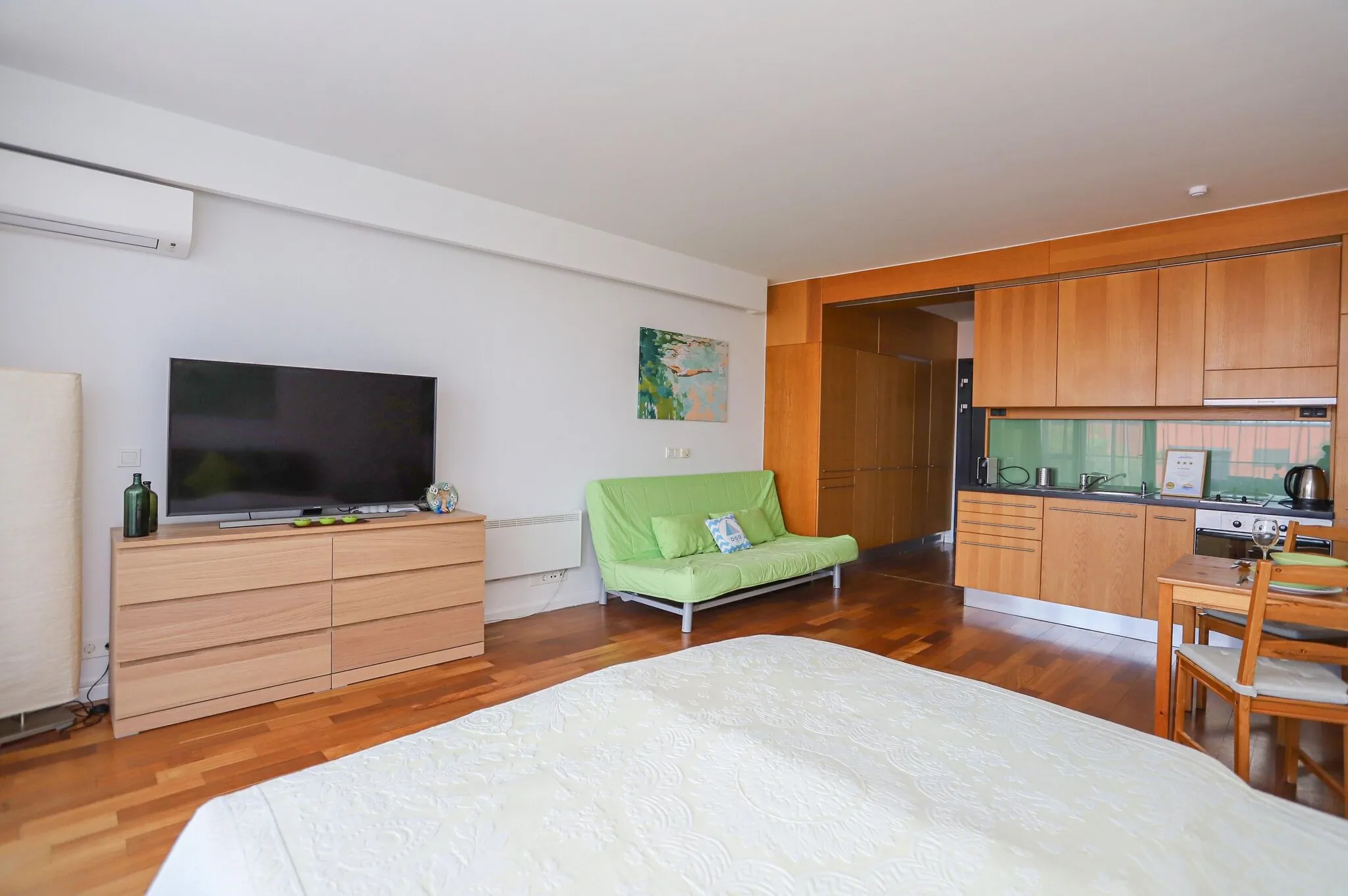 BL Lakeview with Pool Vízparti Medencés Apartman Balatonlelle – Balatonlelle, Ungaria
