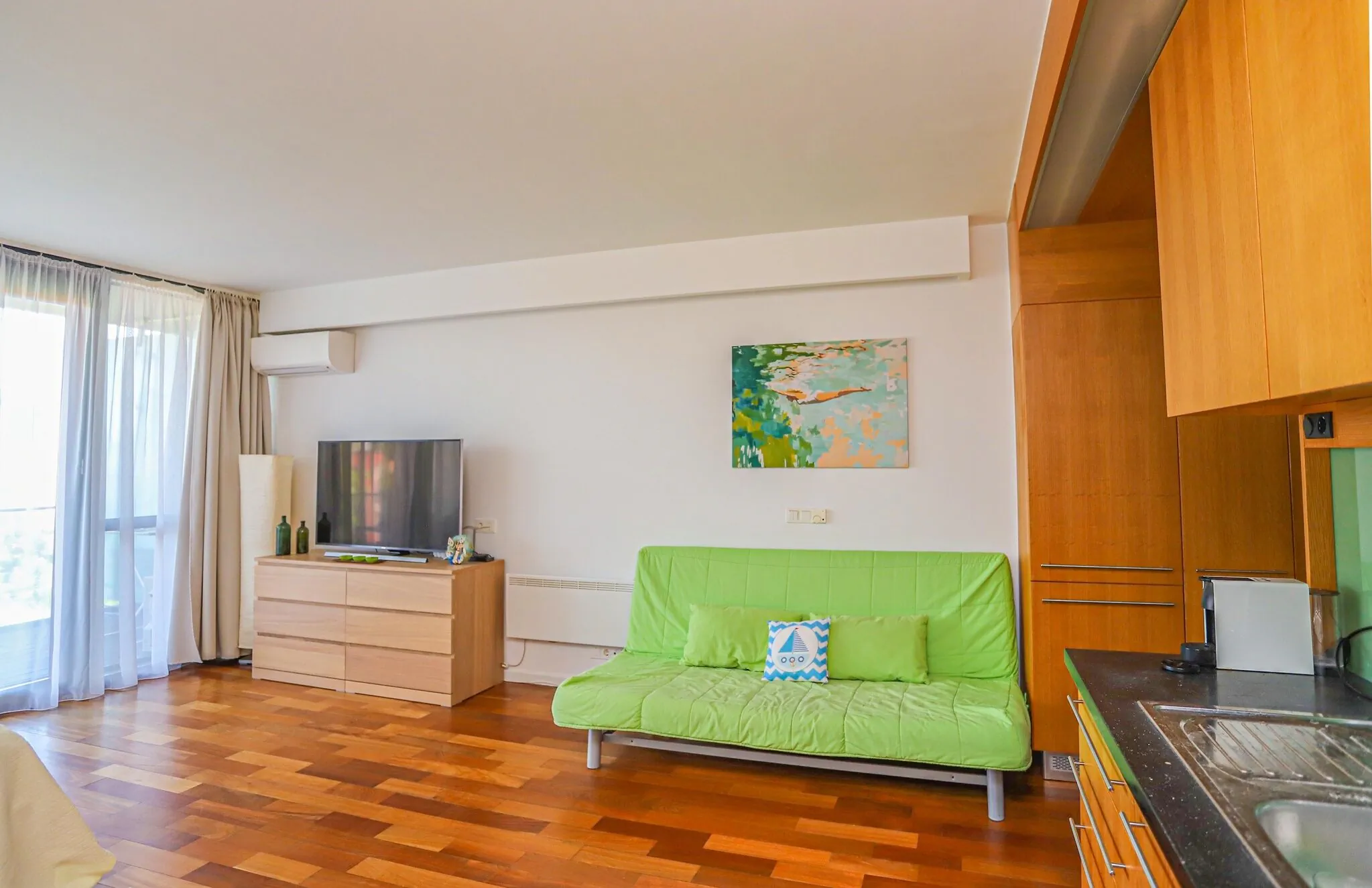 BL Lakeview with Pool Vízparti Medencés Apartman Balatonlelle – Balatonlelle, Ungaria