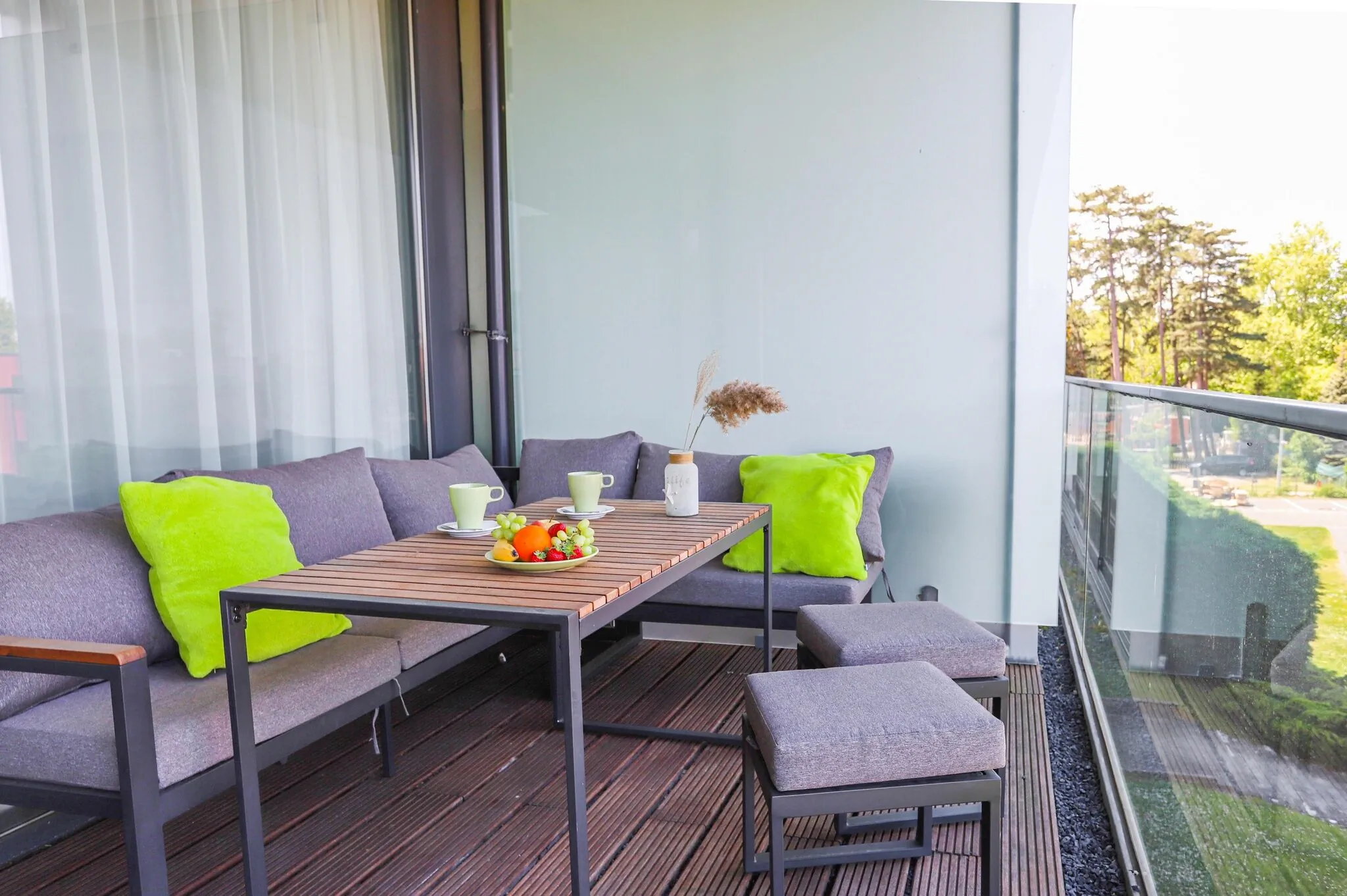 BL Lakeview with Pool Vízparti Medencés Apartman Balatonlelle – Balatonlelle, Ungaria