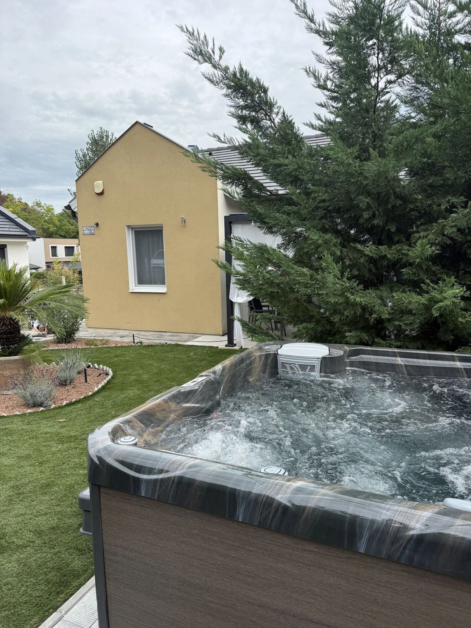 Fehér Lótusz Apartmanház Balatonföldvár - foto 1