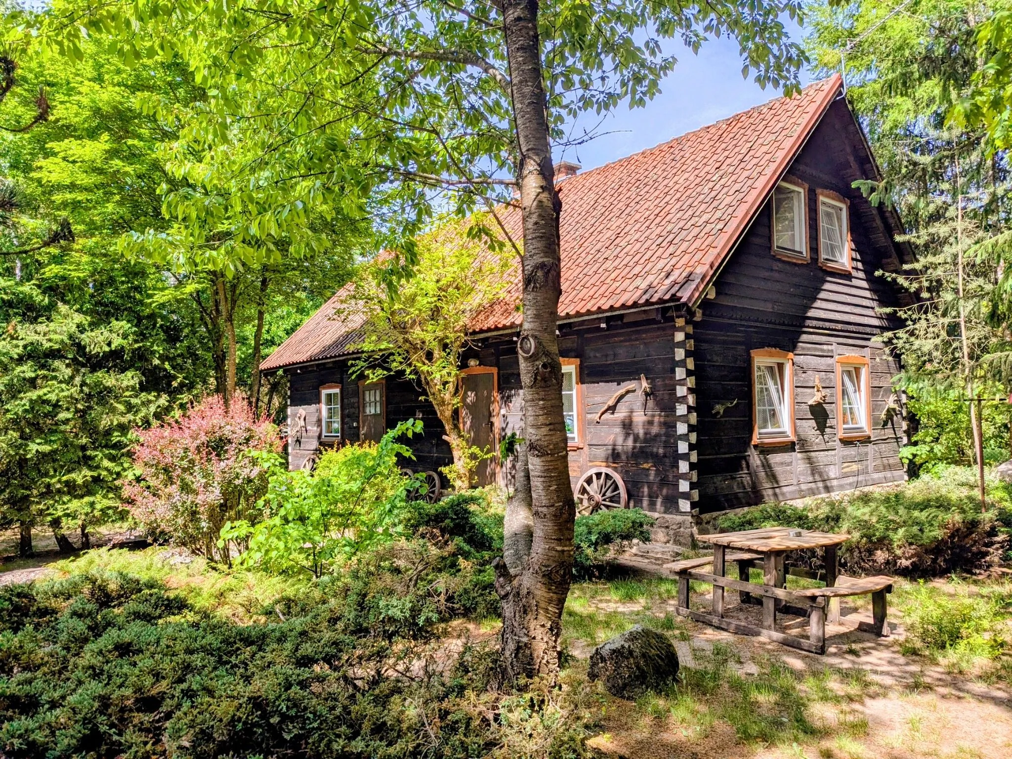 Dom ukryty przed światem - Szeroki Bór – Ruciane-Nida, Polonia