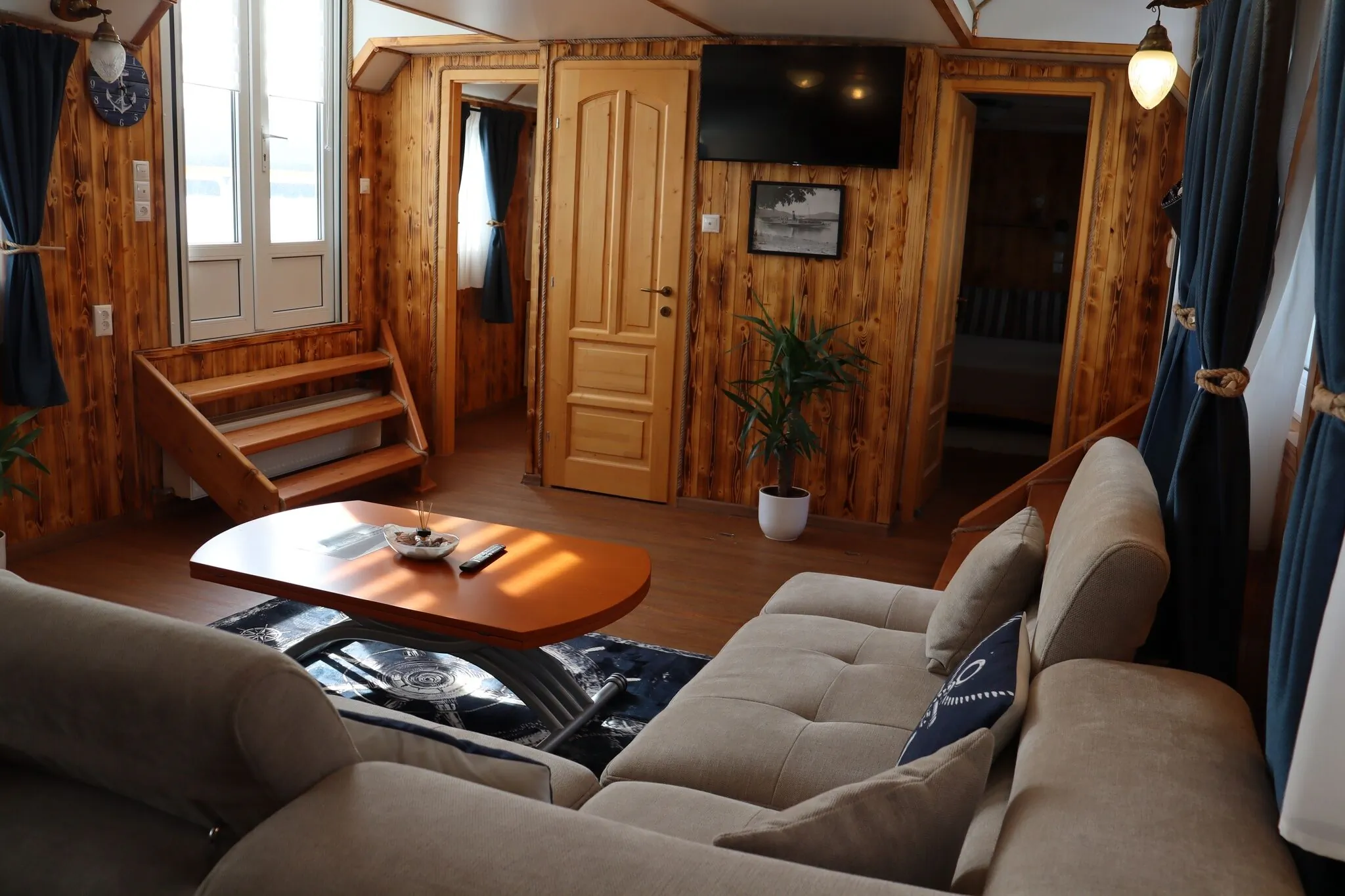 DunaLuxe Apartmanhajó Szob – Szob, Maďarsko