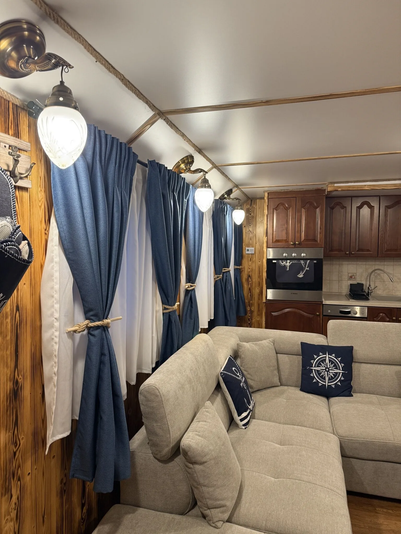DunaLuxe Apartmanhajó Szob – Szob, Maďarsko