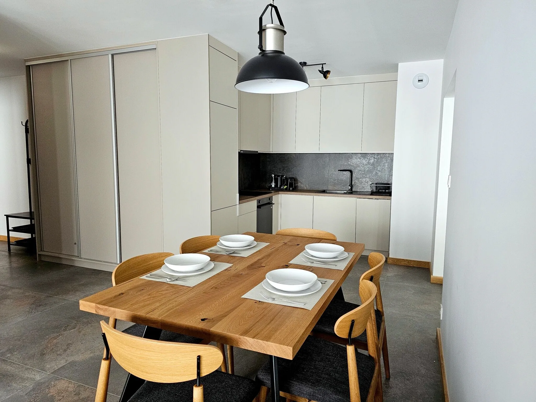 Coastline Residence – Designer Seaside Apartment with Pool, 2-Minute Walk to the Beach – Łukęcin, Polonia