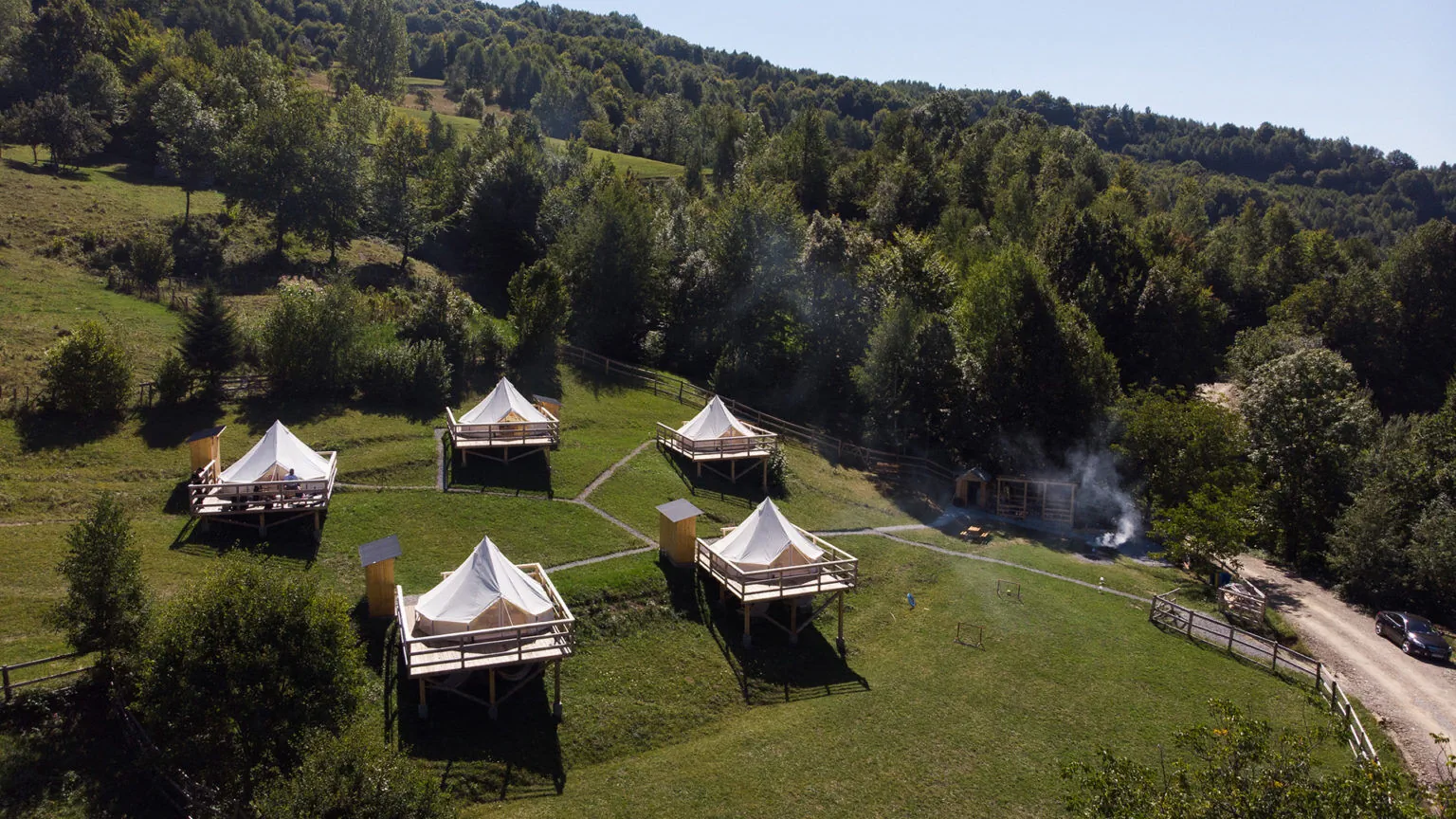 Glamping Hodinarium Buceș-Vulcan – Buceș-Vulcan, România