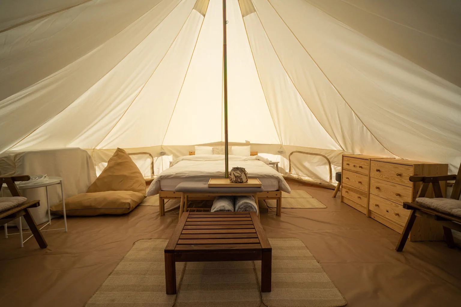 Glamping Hodinarium Buceș-Vulcan – Buceș-Vulcan, România