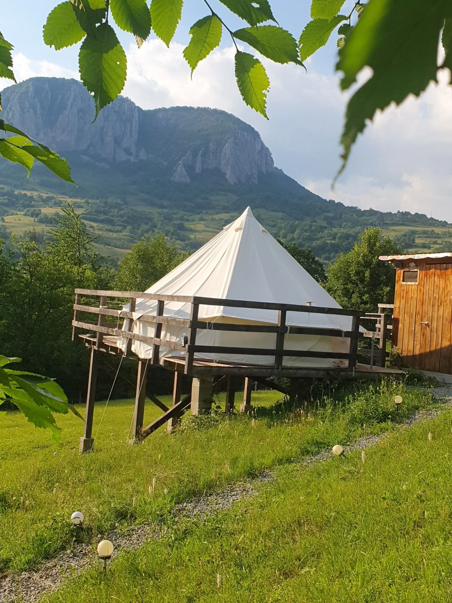 Glamping Hodinarium Buceș-Vulcan – Buceș-Vulcan, România