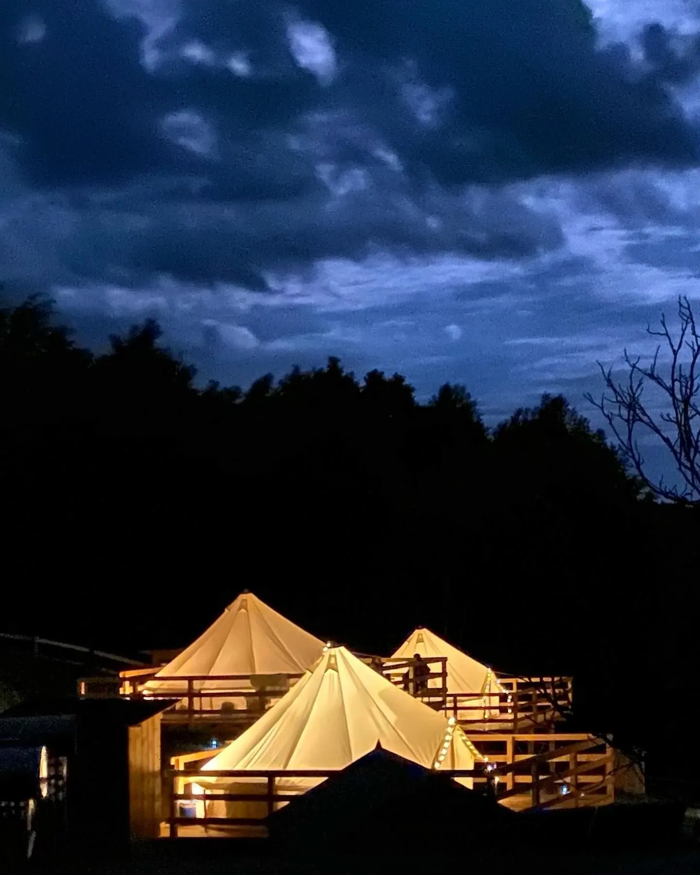 Glamping Hodinarium Buceș-Vulcan – Buceș-Vulcan, România