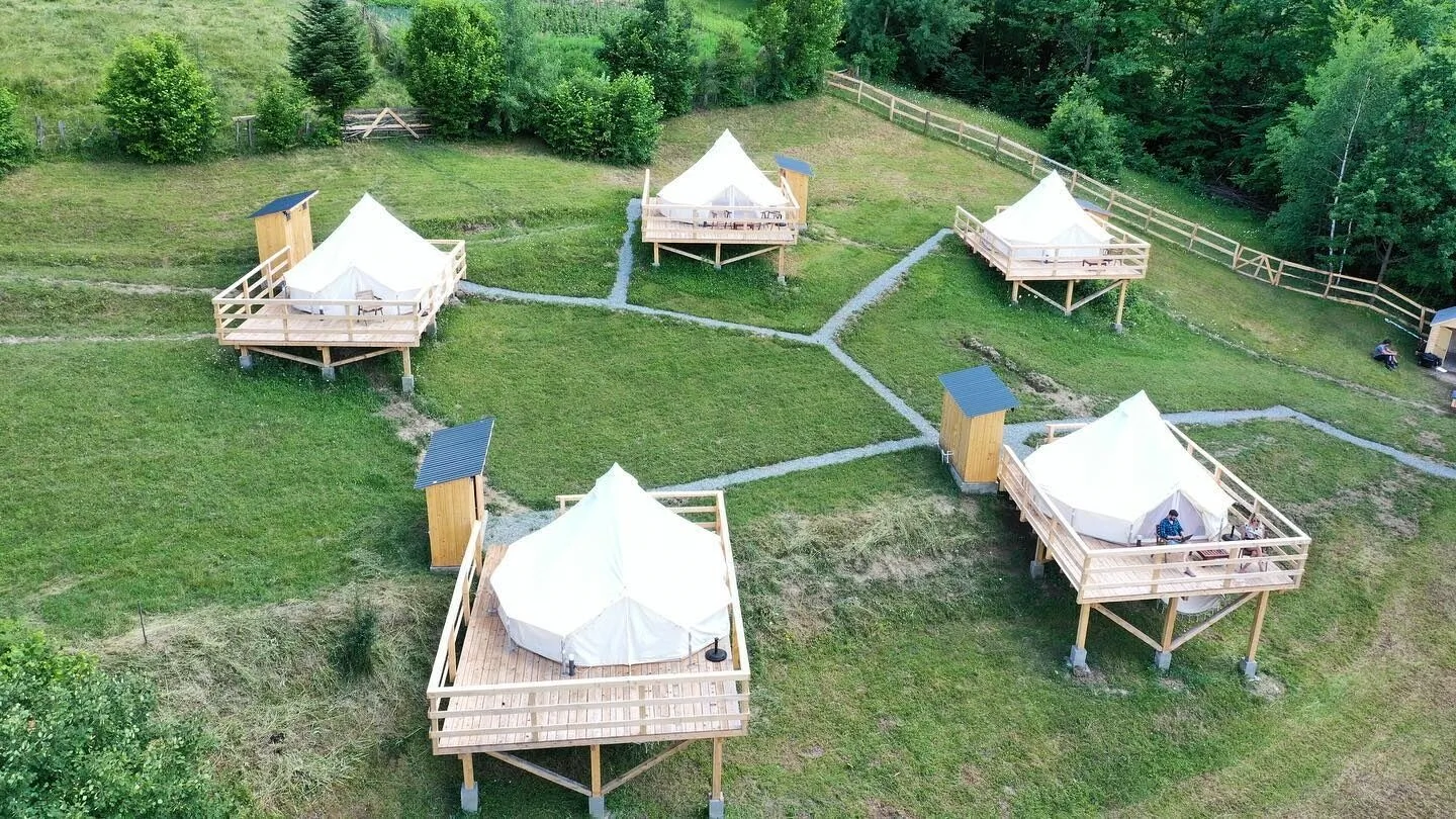Glamping Hodinarium Buceș-Vulcan – Buceș-Vulcan, România