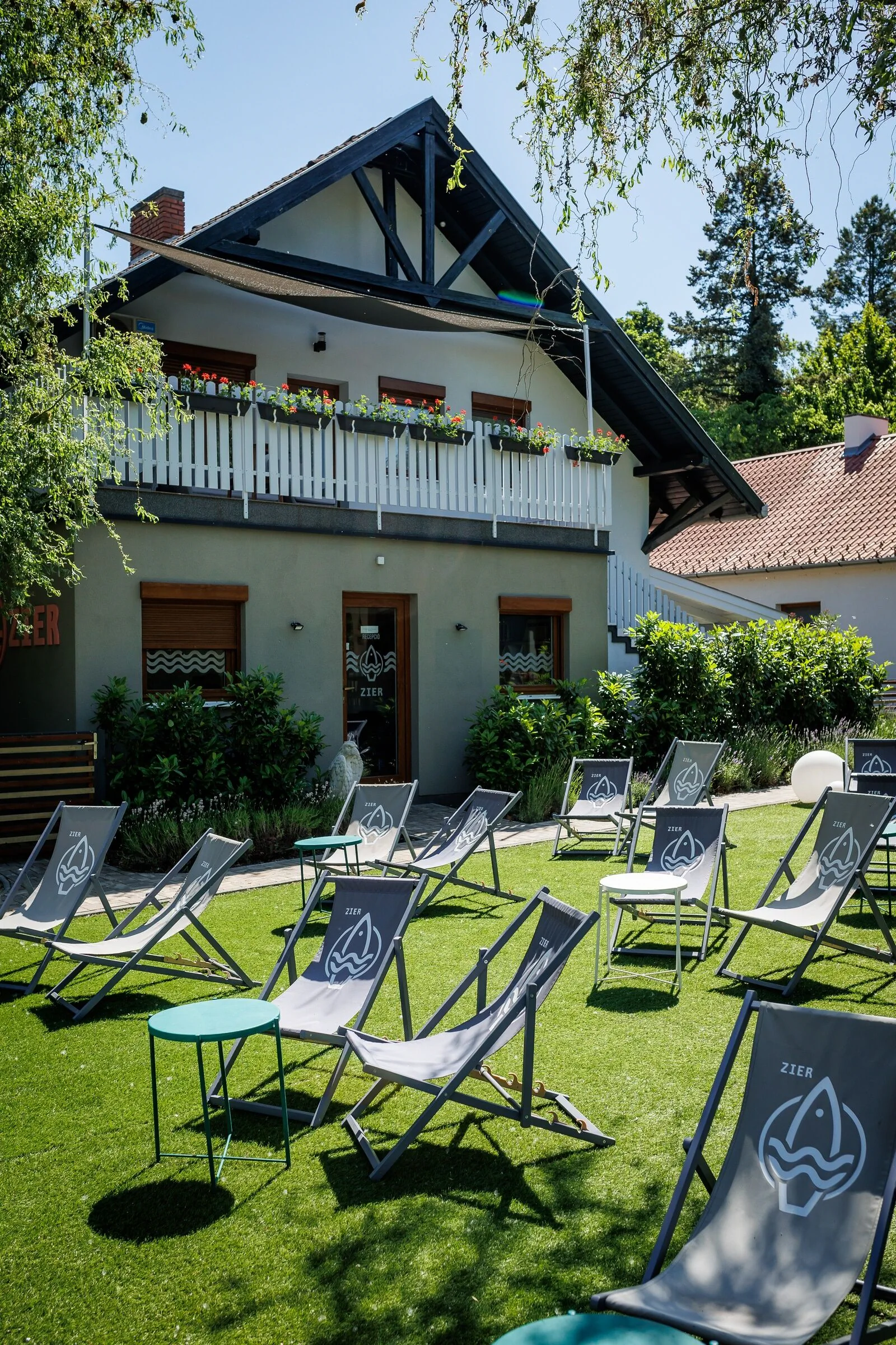 Zier Bisztró&Apartmanok Balatonszemes – Balatonszemes, Ungaria