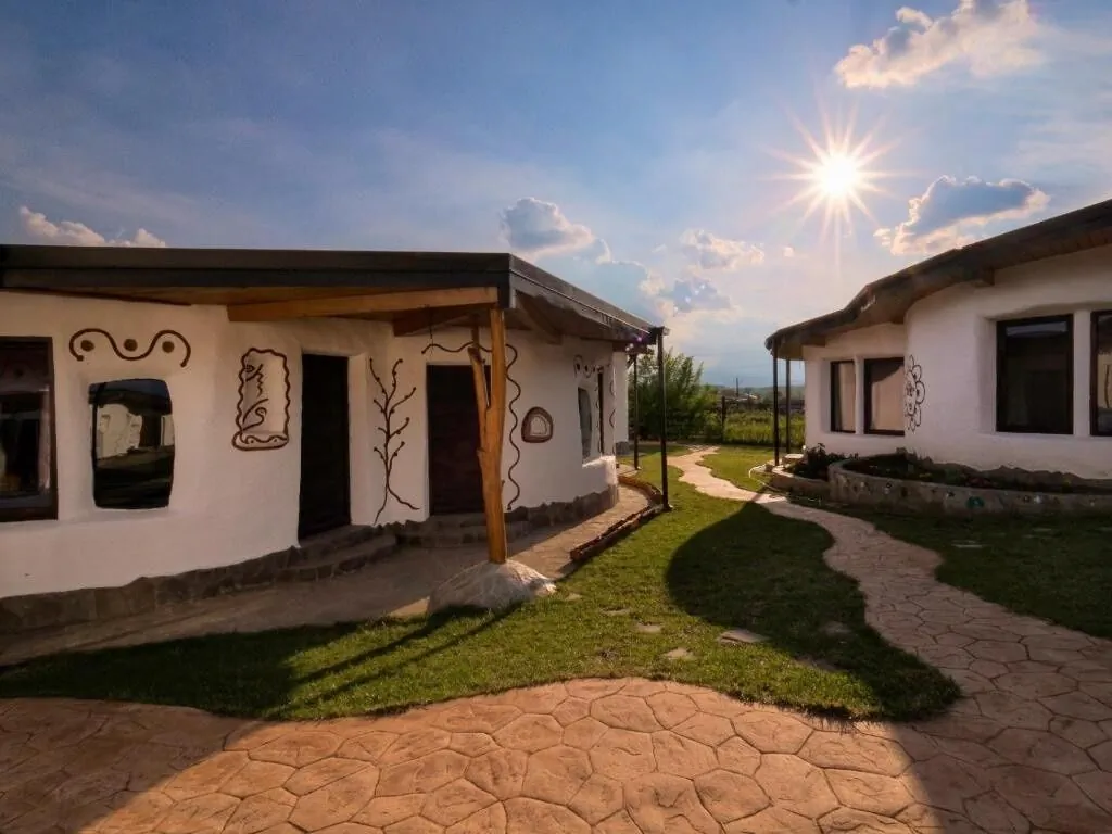 Casa Cob Village Berca – Berca, România
