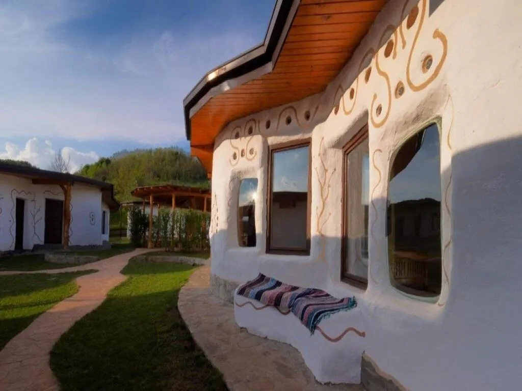 Casa Cob Village Berca – Berca, România