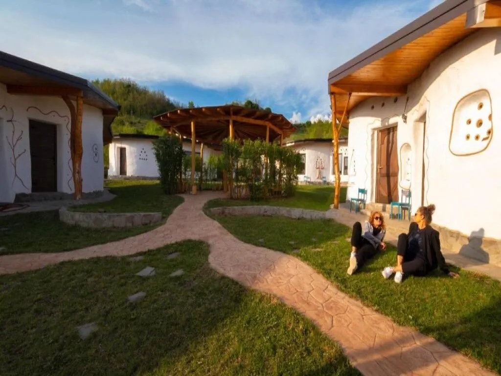 Casa Cob Village Berca – Berca, România