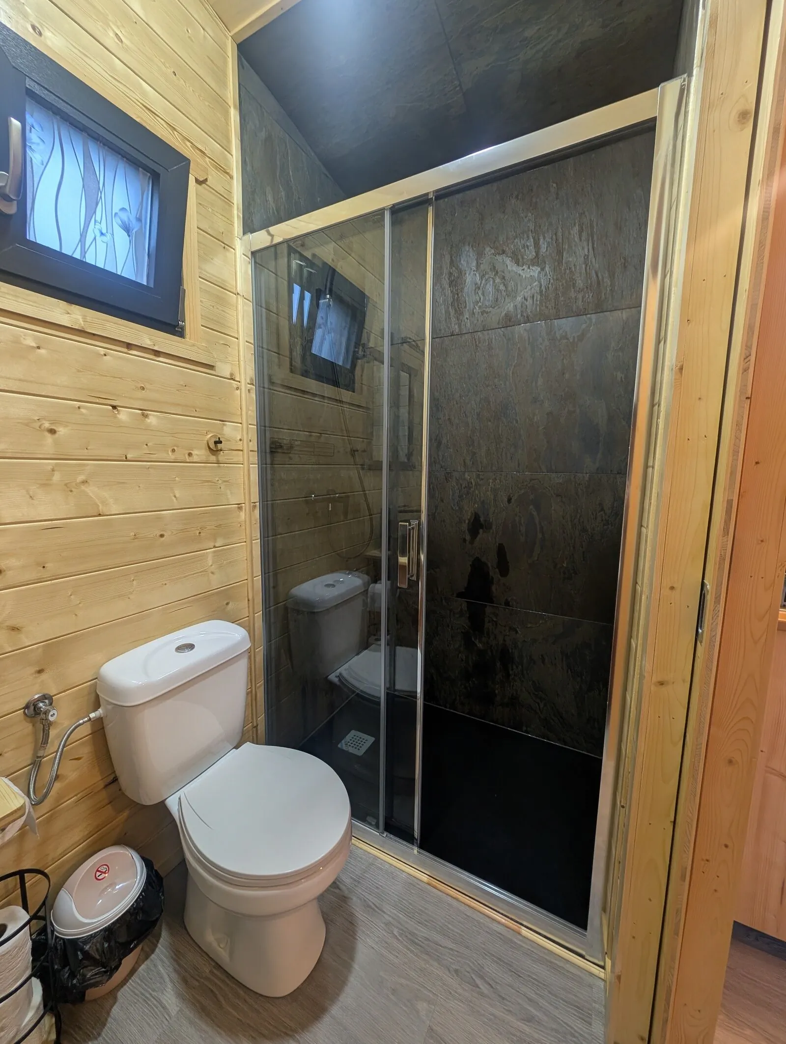 Oaza de Liniste Iza Cabins Săcel – Săcel, România