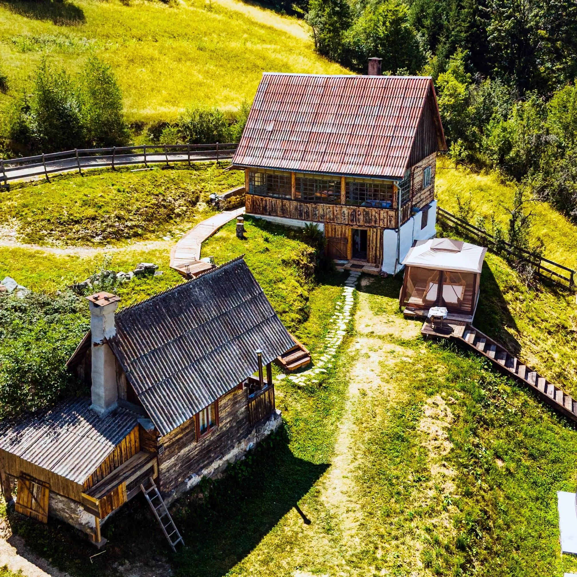 Casa lui Tata din Deal Vâlcăneasa – Vâlcăneasa, România