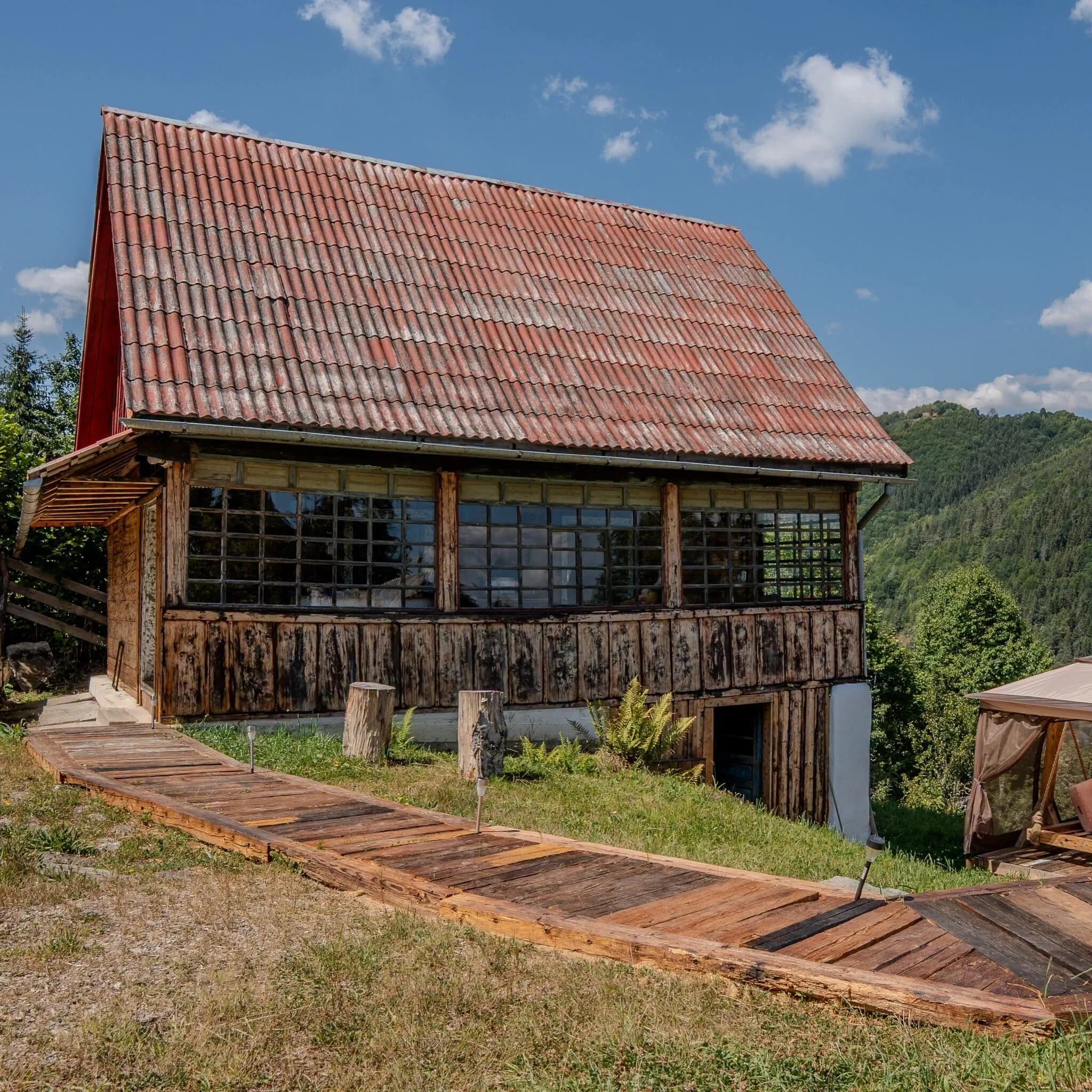 Casa lui Tata din Deal Vâlcăneasa – Vâlcăneasa, România