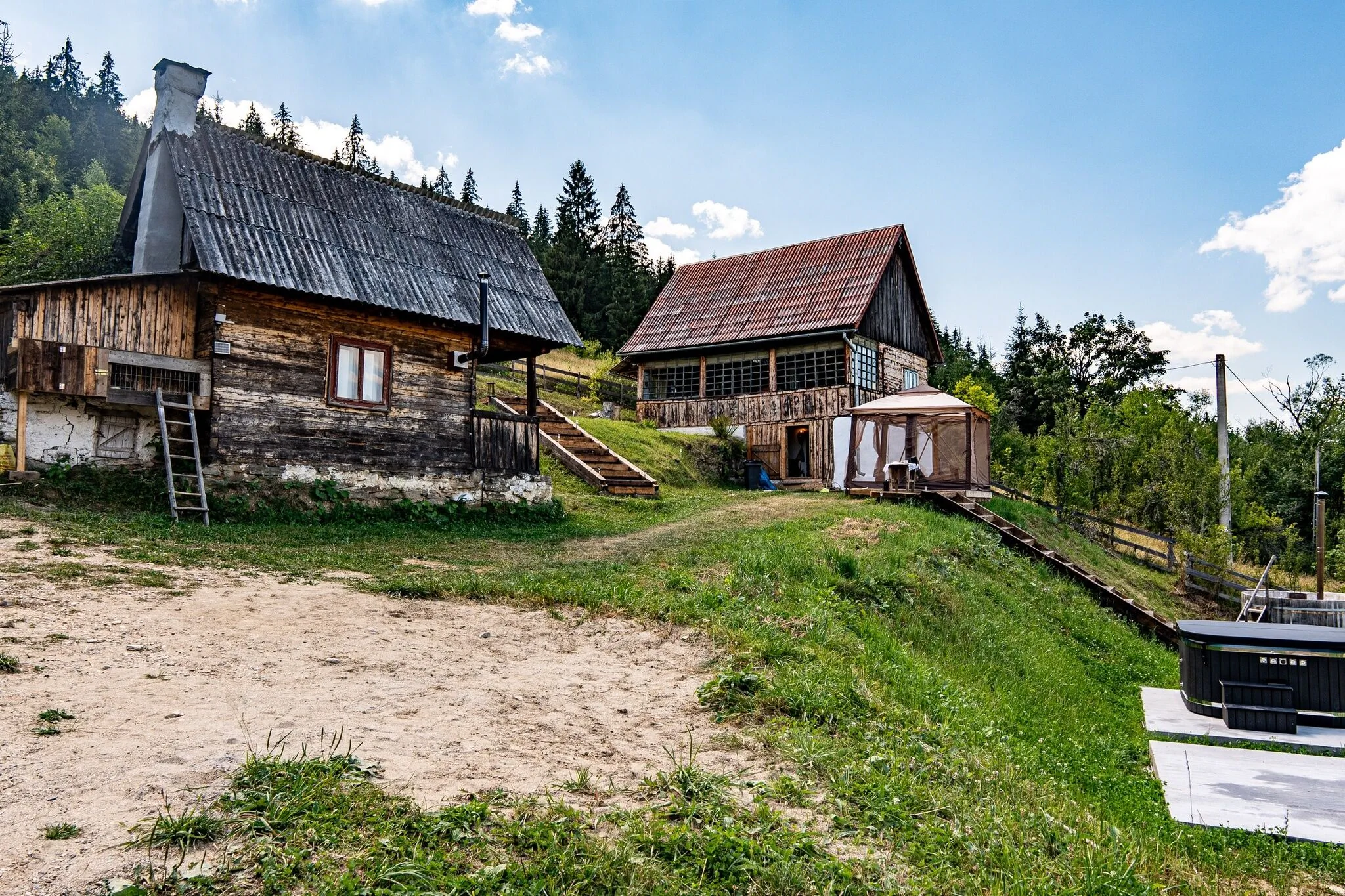 Casa lui Tata din Deal Vâlcăneasa – Vâlcăneasa, România