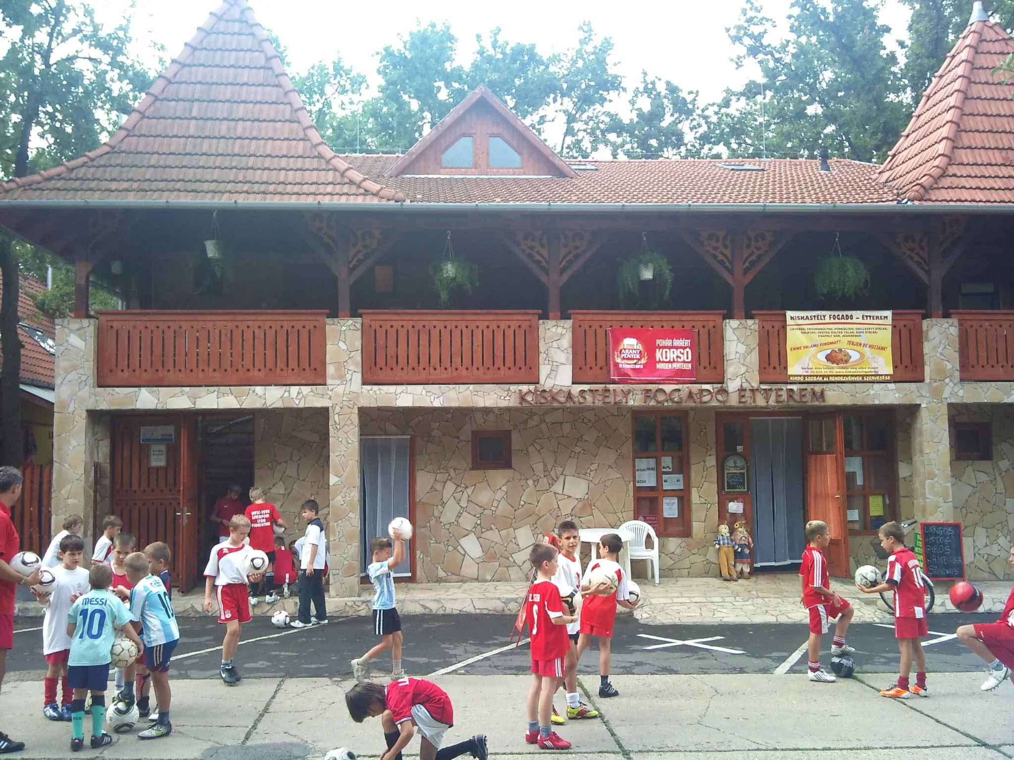 Kiskastély Fogadó-Étterem Füzesgyarmat - foto 9